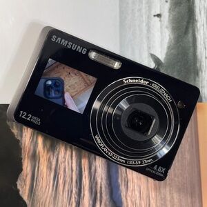 Samsung Black Compact Camera